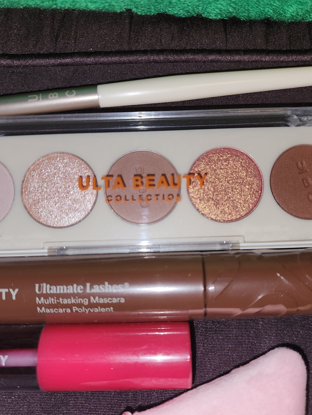NWT $15 Ulta Beauty Green Quilted Cosmetic Pouch with Makeup Accessories - Picture 4 of 8